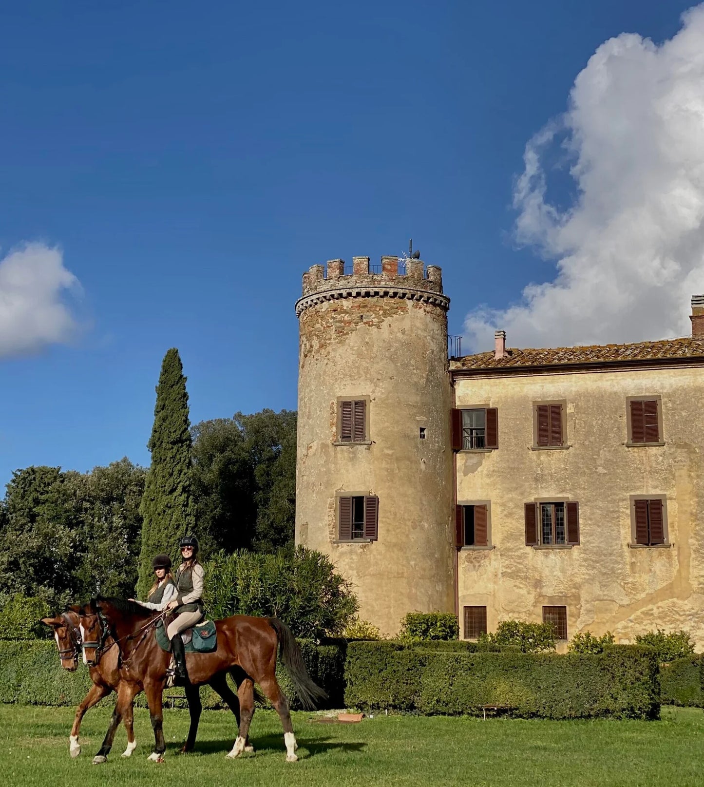 Ride from Castle to Castle – A Luxury Horseback Experience in Tuscany
