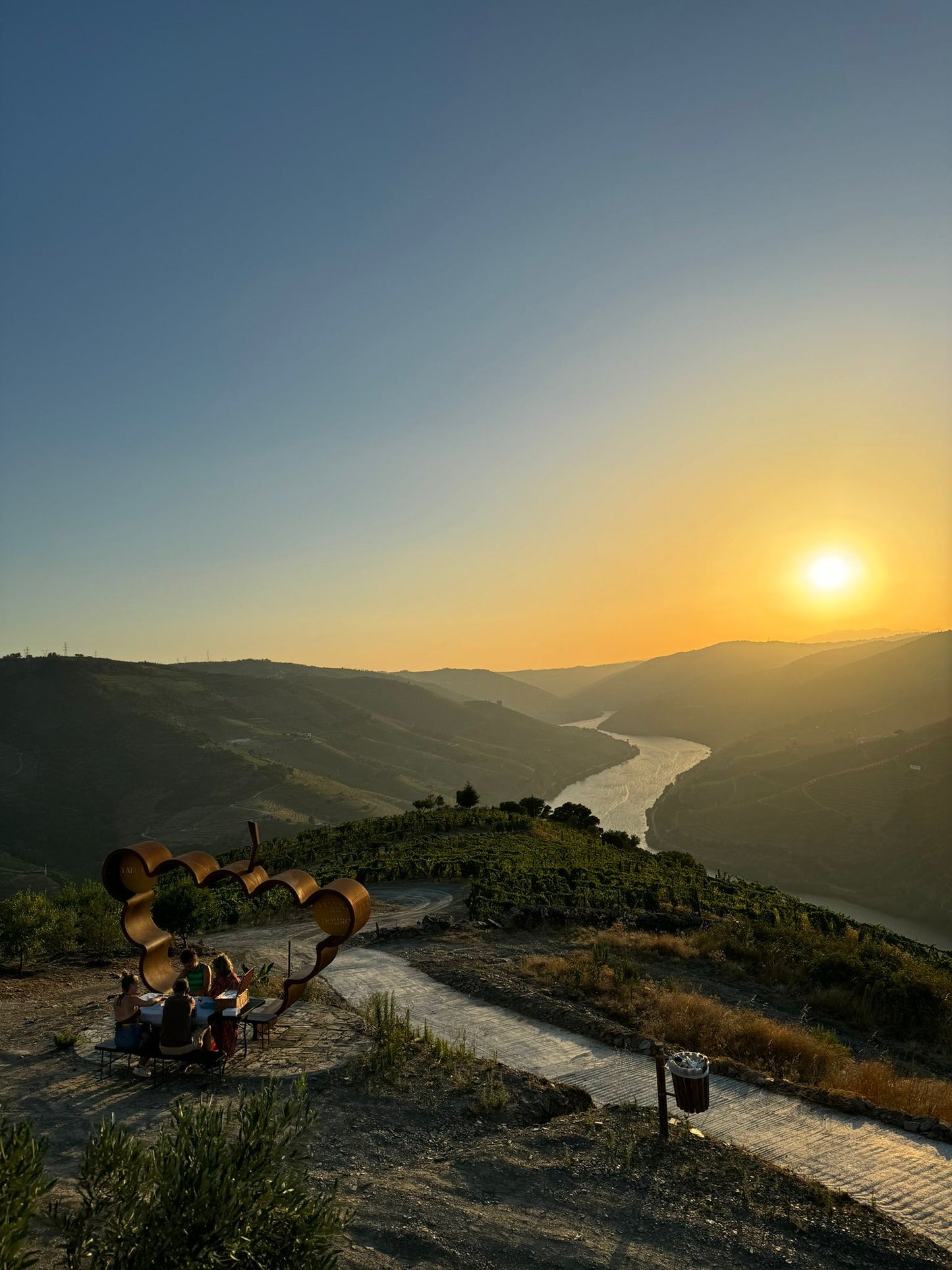 Premium Authentic Douro in a vintage Land Rover