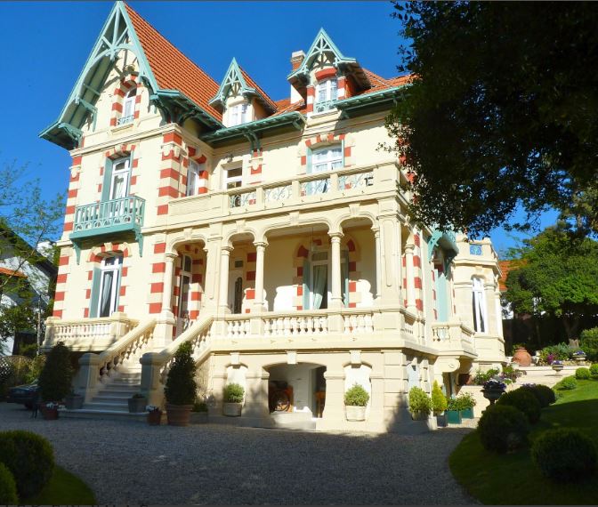 From the breathtaking Dune du Pilat to the charming town of Arcachon