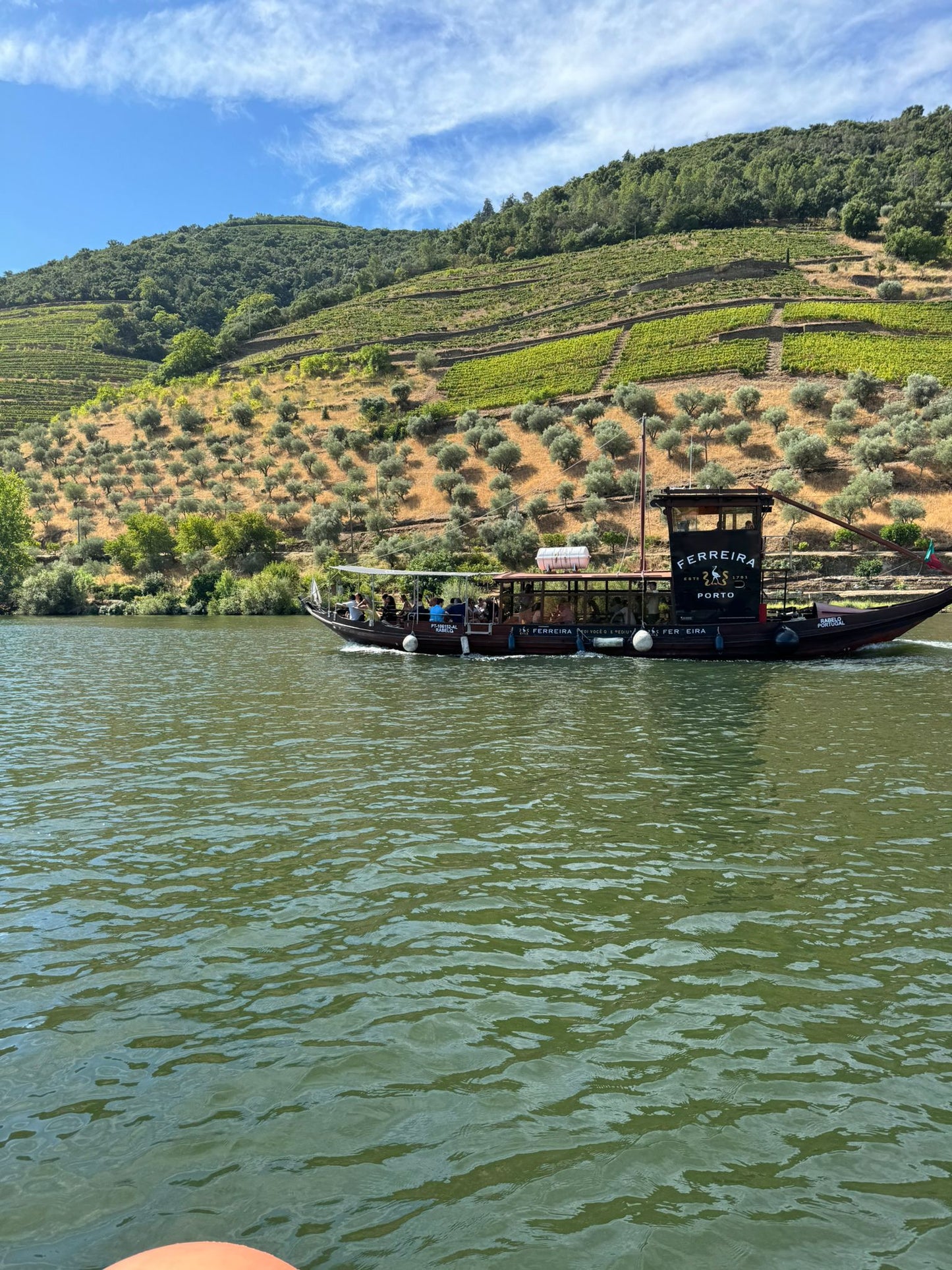 Authentic Douro with a vintage Land Rover